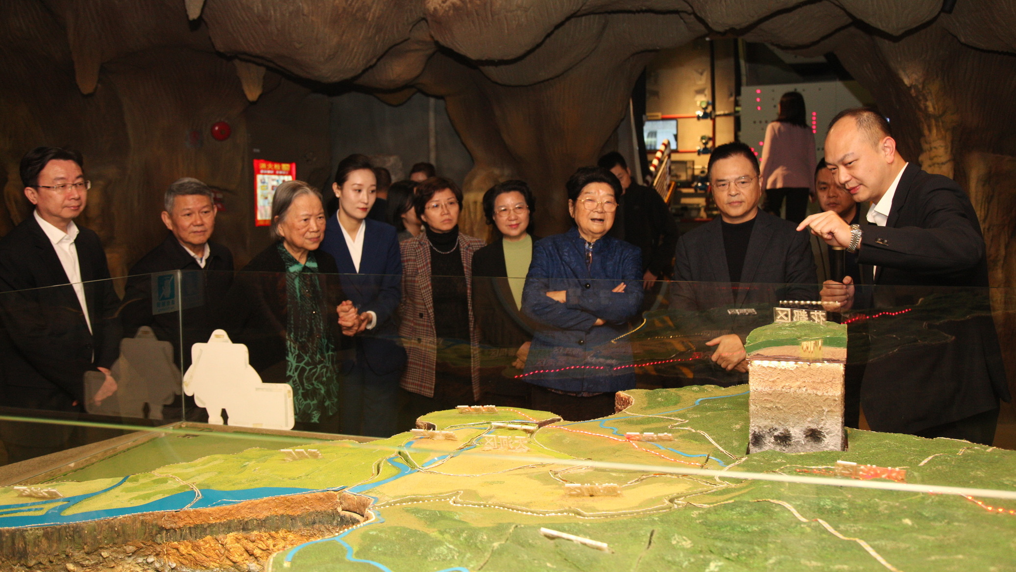 中国关工委主任顾秀莲一行到广州调研关心下一代工作