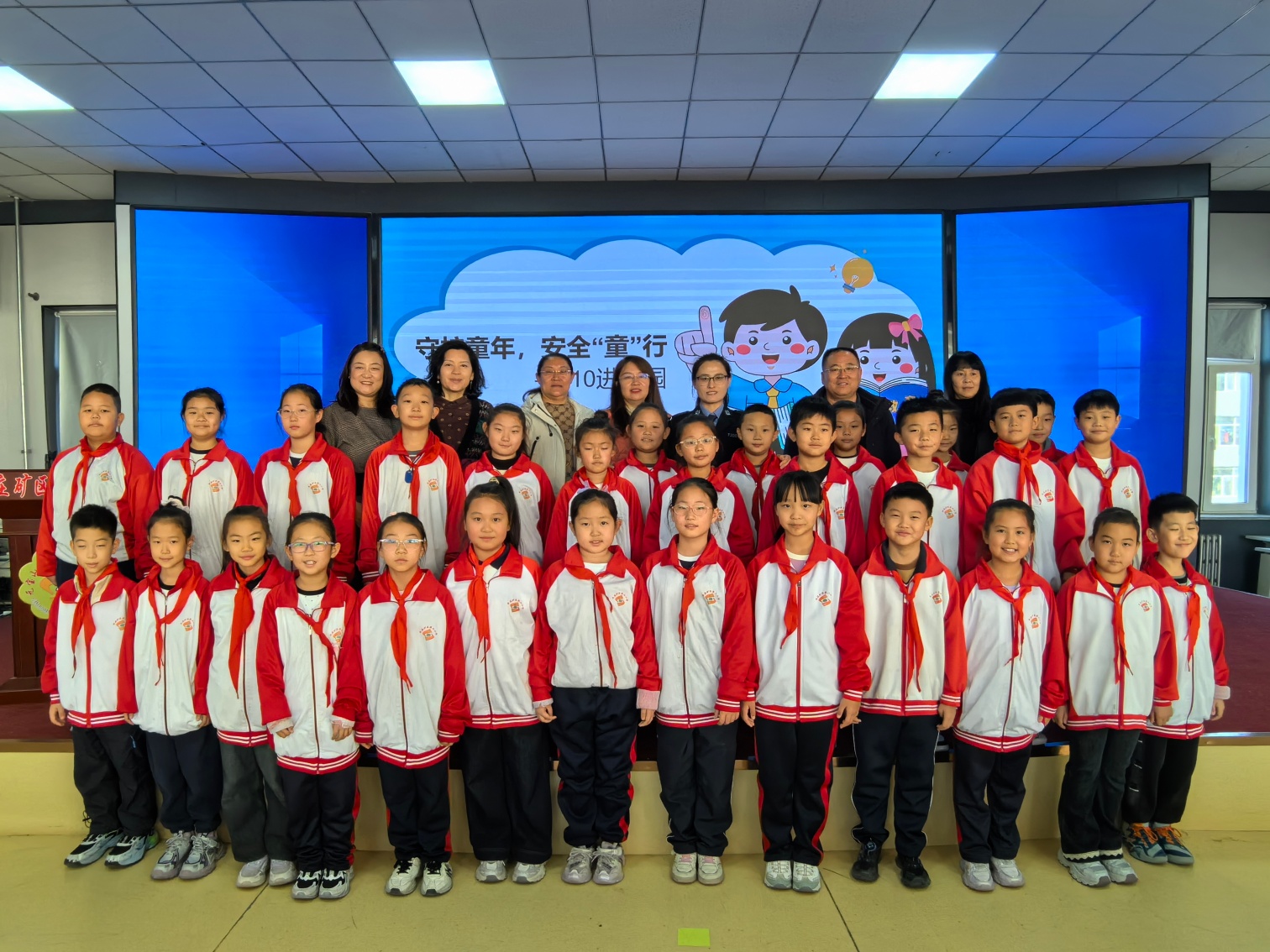 家校携手‘育’见未来——内蒙古自治区赤峰市元宝山区平矿二小第七季家长进课堂活动