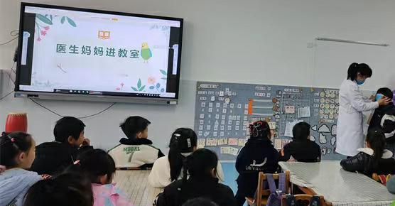 江苏省徐州市铜山区单集镇中心幼儿园关工委开展医生妈妈进教室活动