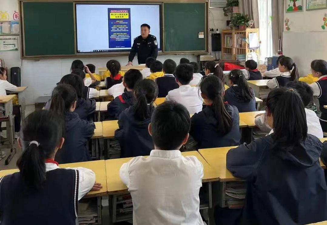 为了明天 护航成长 ——徐州市铜山区铜山实验小学关工委开展法治进校园活动