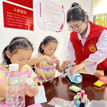 安徽省合肥市包河区义城街道关工委开展“践行空瓶行动  塑造文明新风”活动