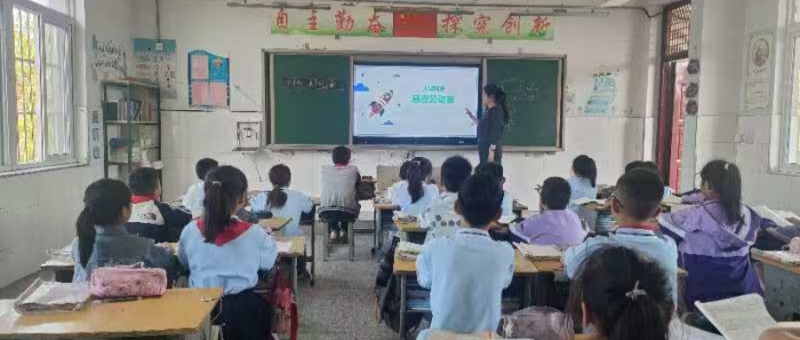 江苏省徐州市铜山区大彭镇雁群小学关工委开展致敬劳动者主题班会活动
