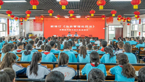 喀什地区叶城县关工委与县公安局联合开展的“法治护航 平安暑假”主题宣教活动