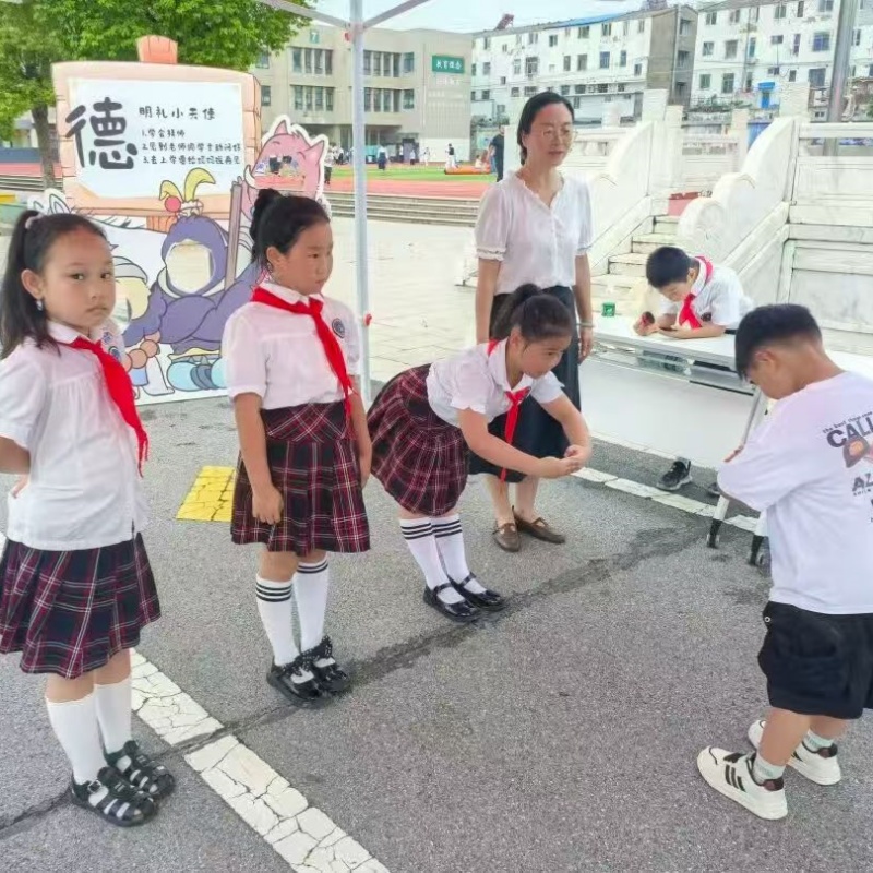 江苏省徐州市铜山实验小学关工委举办 2025 级入学礼