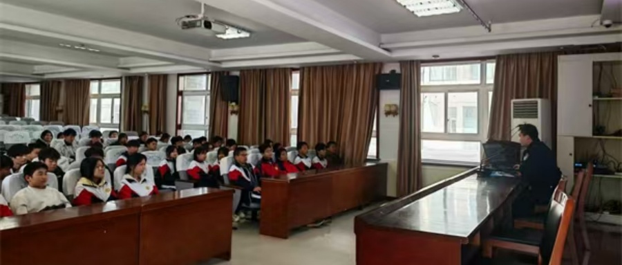 警校携手筑防线  安全知识伴成长——江苏省徐州市铜山区大许镇中心中学关工委特邀民警开展安全教育活动