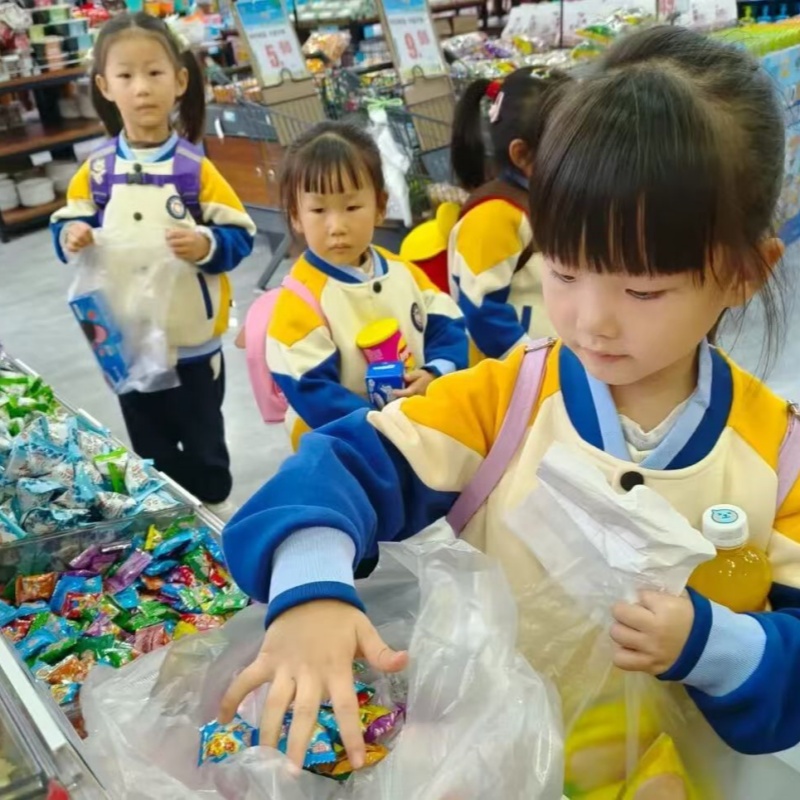玩转超市 学“购”有趣——江苏省徐州市铜山区大许镇关工委联合中心幼儿园带幼儿走进超市学“购物”