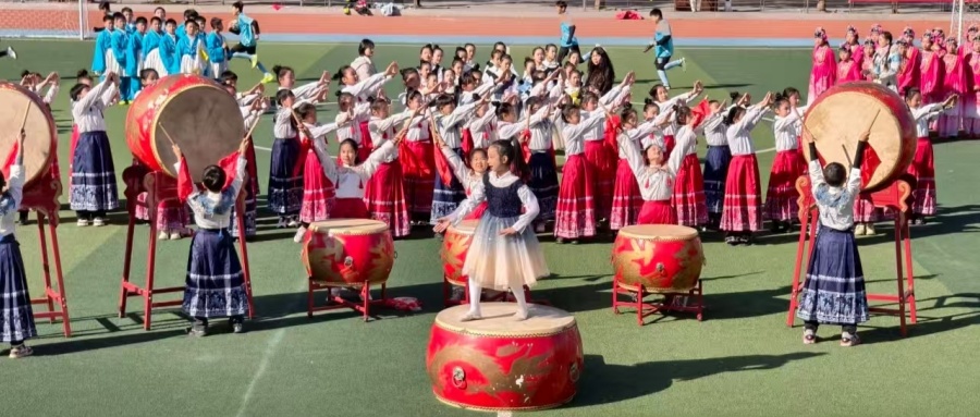 “新超”小舞台  童样很精彩——江苏省徐州市铜山区新区实验小学教育集团关工委举行首届校园足球联赛开幕式