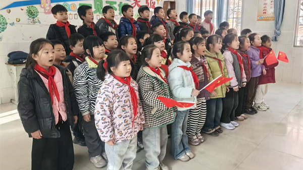 缅怀先烈志 唱响爱国情——江苏省徐州市铜山区房村镇中心小学关工委举办纪念“一二九暨国家公祭日”红歌合唱比赛