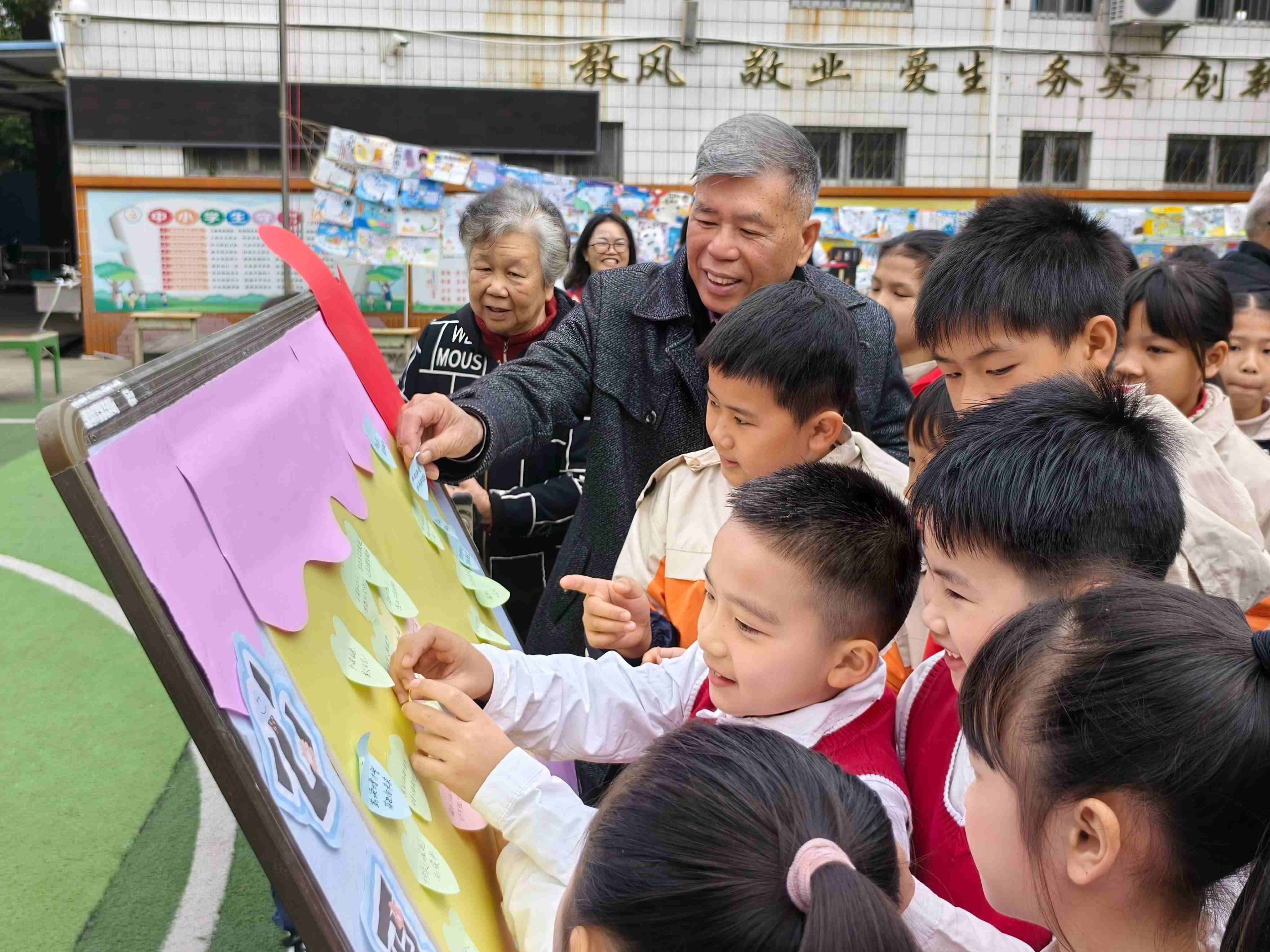 书香润童心 关爱伴成长——重庆市万秀区关工委联合多部门助力阅读实践活动