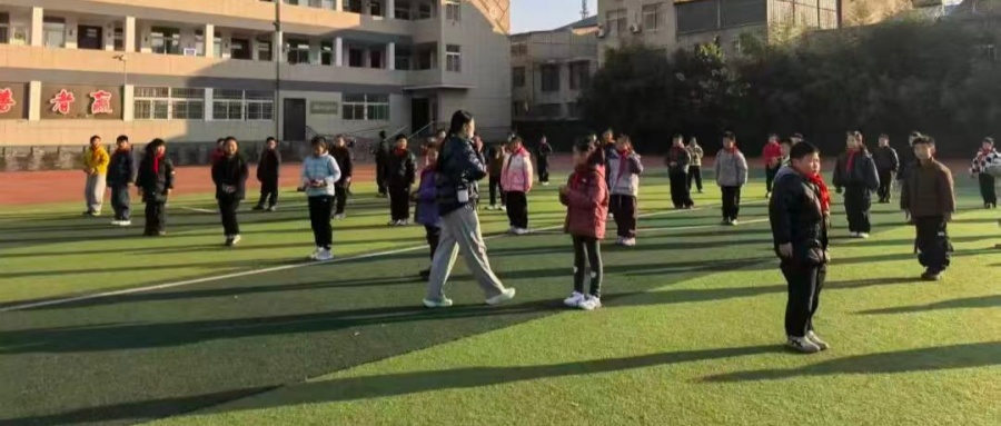 江苏省徐州市铜山区实验小学关工委用创意活动点燃学生运动热情