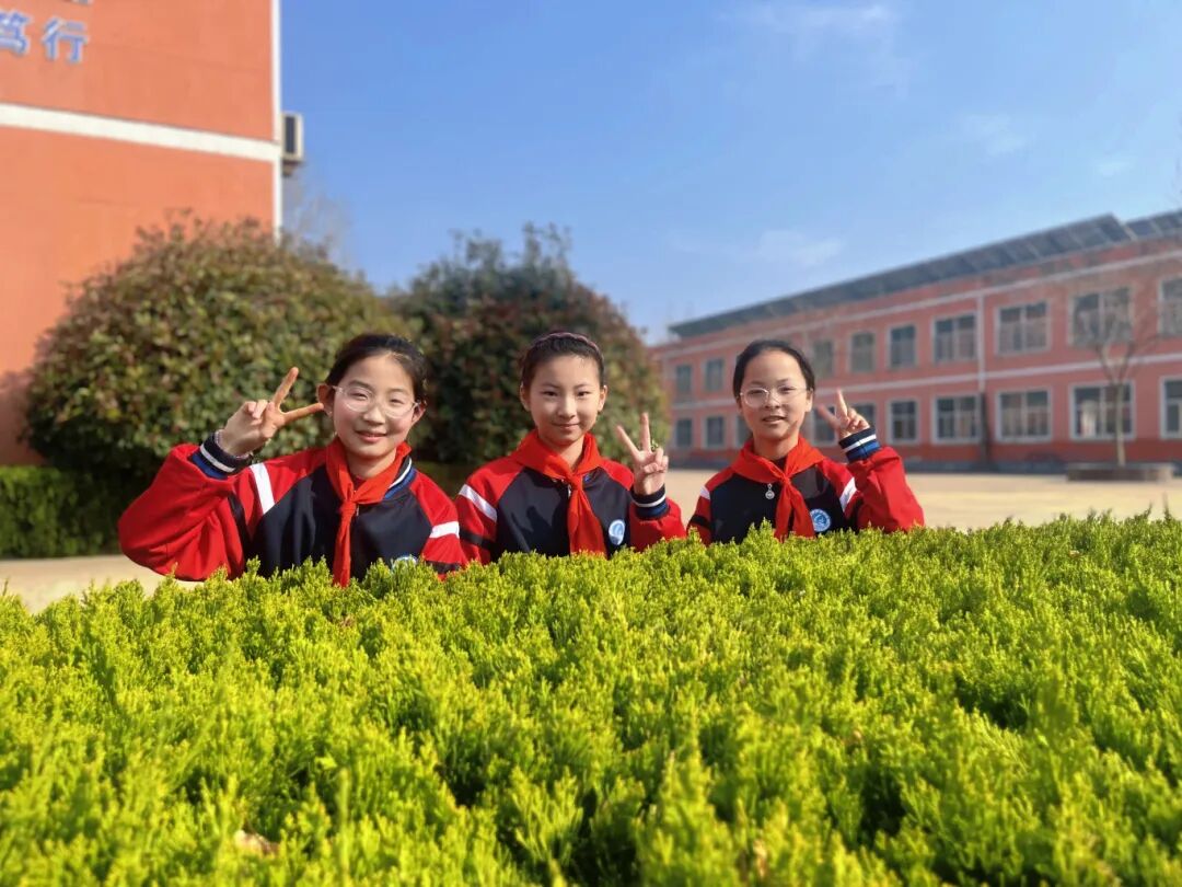 浇个朋友 种下春天——山东省临沂市河东区八湖镇柴河小学开展3.12植树节主题特色活动