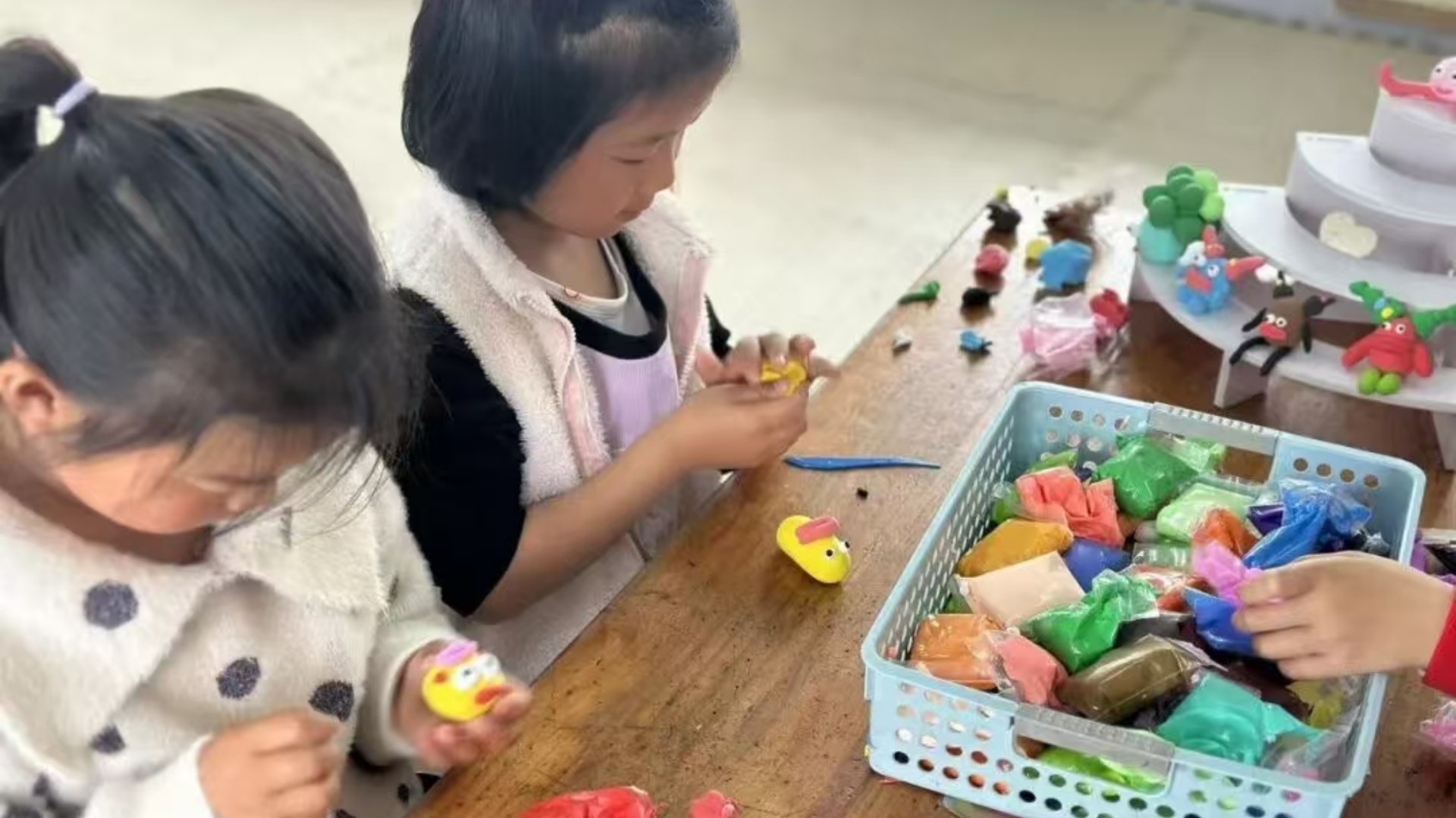 彩泥筑梦 趣捏萌怪——江苏省徐州市铜山区单集镇关工委联合贺庄幼儿园举办创意手工活动