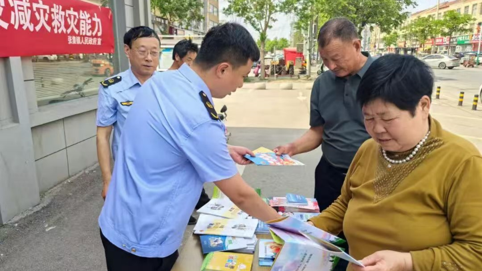 人人讲安全 个个会应急——江苏省徐州市铜山区张集镇关工委联合多部门开展防灾减灾宣传活动