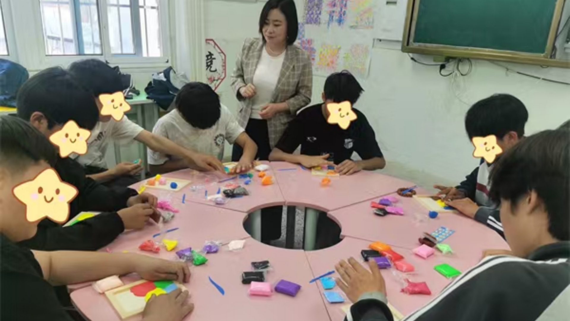 巧手捏出“心”世界 青春情绪“泥”绽放——江苏省徐州市铜山区郑集镇关工委联合中心中学举办心理健康教育讲座