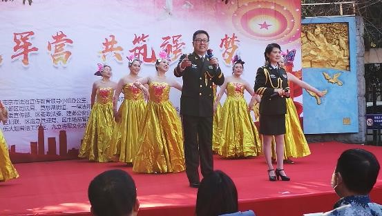 6. 进军营汇报演出.jpg