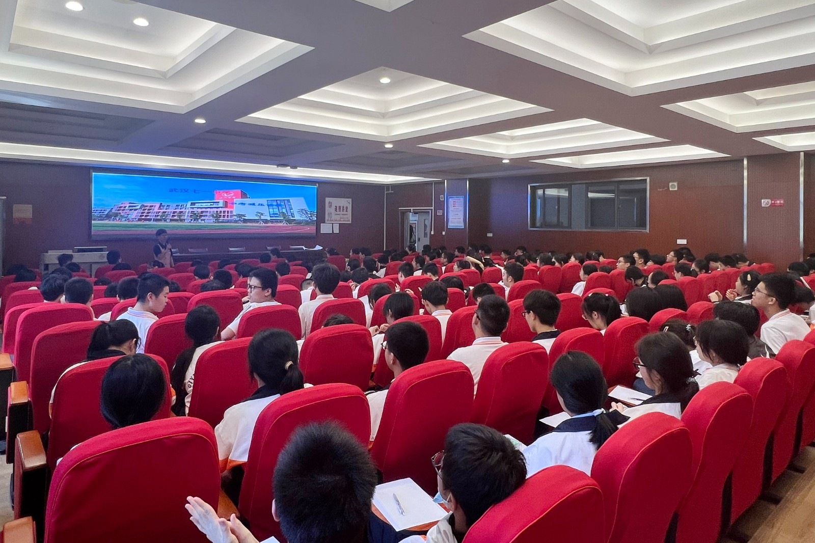 1718327119572290.jpg 七一中学 (1).jpg