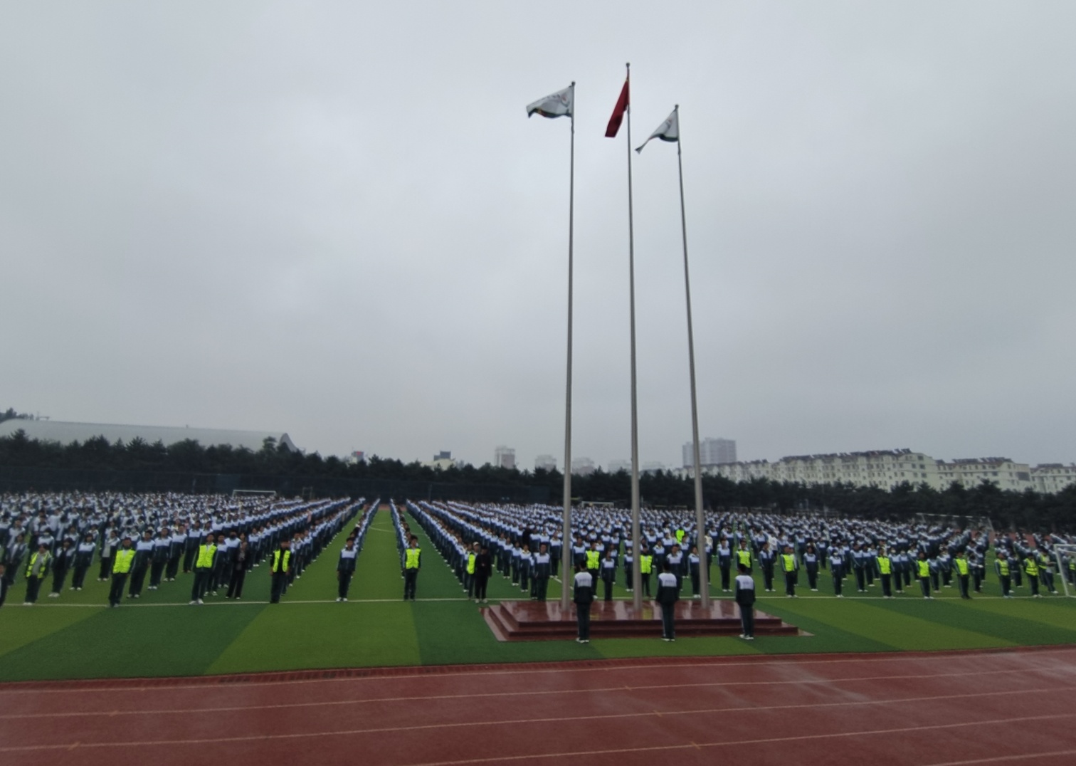 铭记历史 砥砺前行 ——内蒙古赤峰市元宝山区平煤高中关工委举行纪念“九一八事变”主题升旗仪式