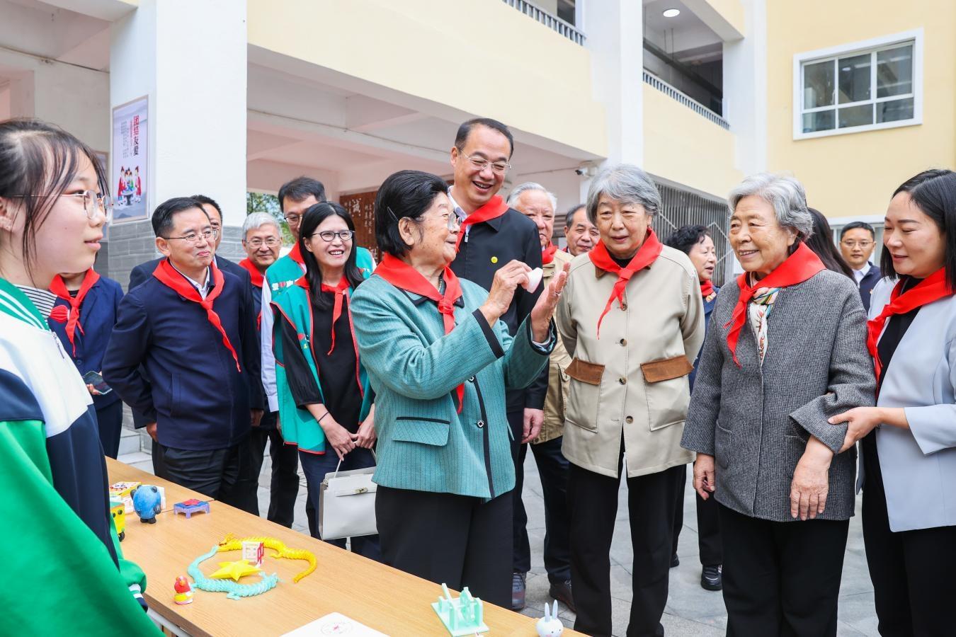 中国关工委主任顾秀莲来雅调研关心下一代工作