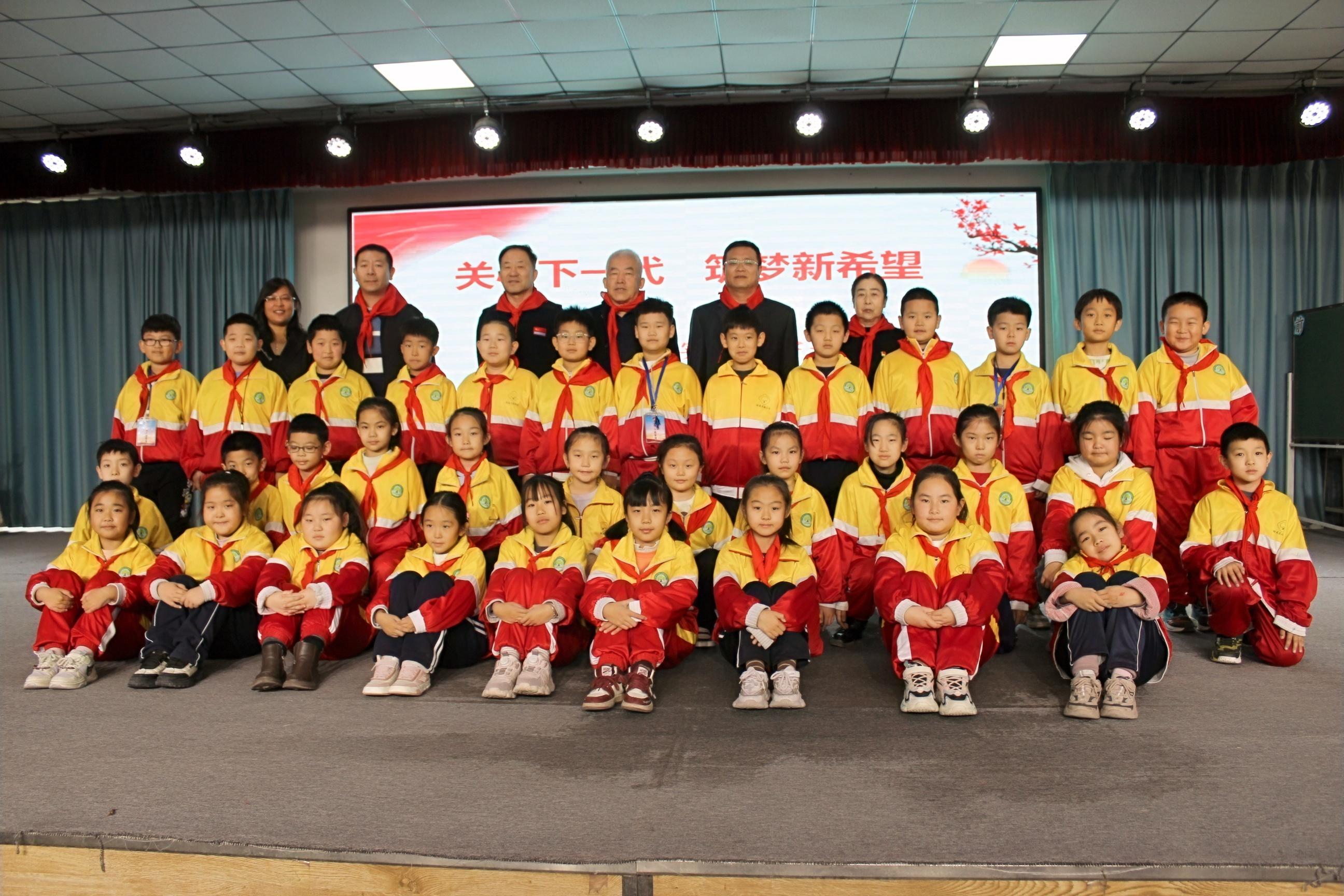 关心下一代  筑梦新希望 ——内蒙古赤峰市元宝山区实验小学关工委开展“五老”进校园宣讲活动