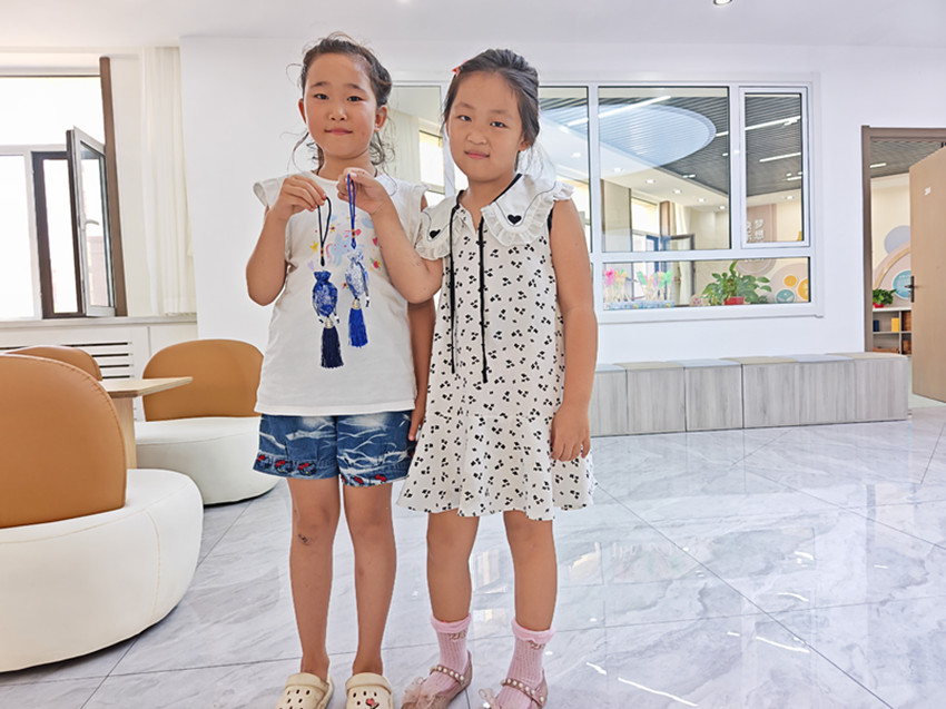 四季邻里融医暖 香囊巧制蕴亲情——内蒙古赤峰市元宝山区西城街道新景四季东社区关工委举办亲子活动