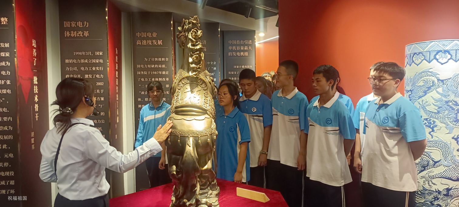 内蒙古自治区赤峰市元宝山区云杉路街道 关工委开展“工业遗产中的新长征”研学活动