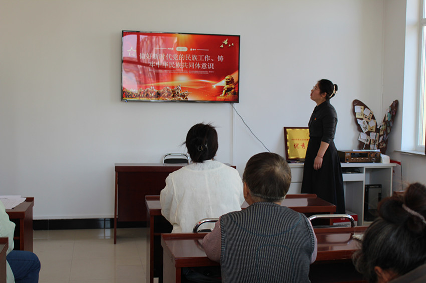 邻里同心 双节同庆——内蒙古赤峰市元宝山区西城街道锦绣社区关工委举办双节庆祝活动