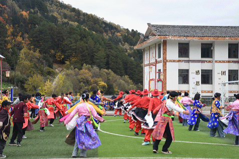 四川省雅安市宝兴县关工委搭台引智助力民族学校音乐特色教育提质增效