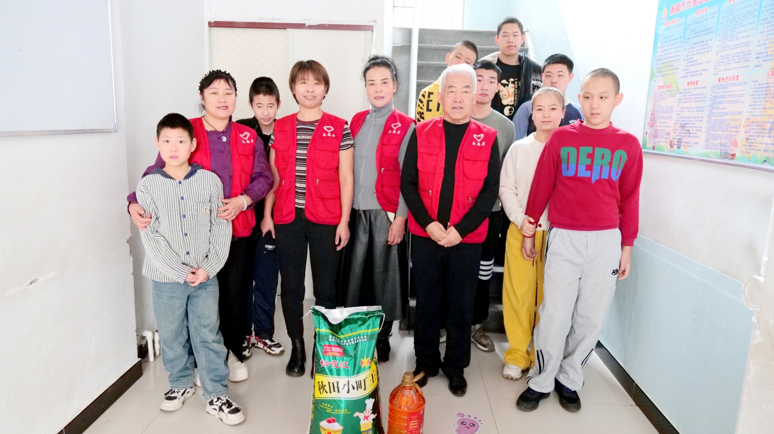 双份坚守 双倍暖阳——内蒙古自治区赤峰市元宝山区草原蓝哈达协会关工委三对夫妻志愿者暖冬赴约康复乐园