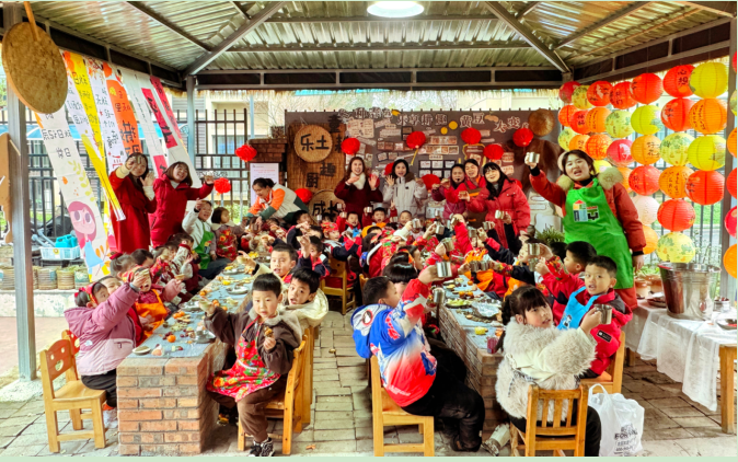 贵州省遵义市播州区马桥幼儿园 冬日活动新玩法“围炉煮茶”讲民俗