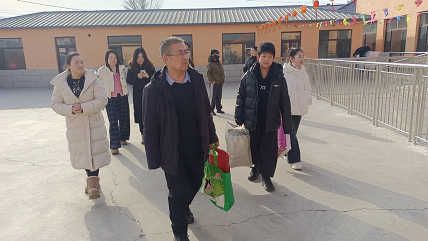 情暖童心 爱满宝——内蒙古自治区赤峰市元宝山区草原蓝哈达携爱心伙伴为残障儿送马年暖礼