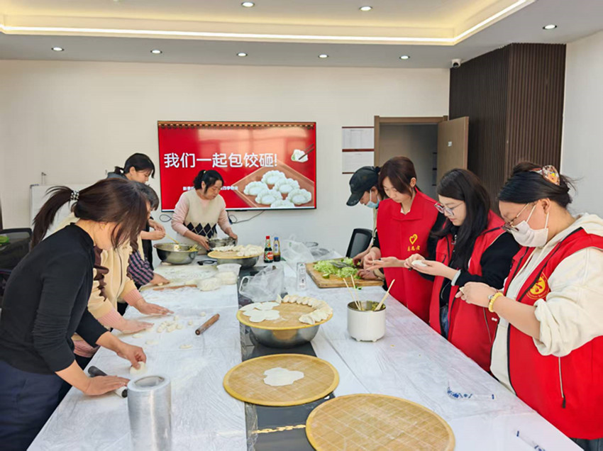 饺承民俗暖 共建社区幸福年——内蒙古自治区赤峰市元宝山区西城街道新景四季东社区关工委新春联欢活动