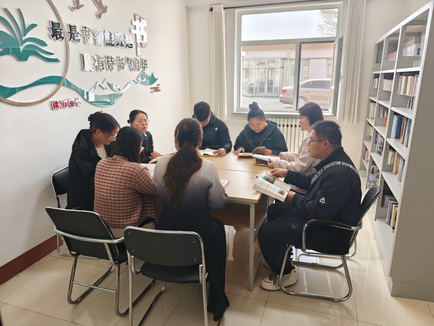 书香润心灵 阅读促成长——内蒙古自治区赤峰市元宝山区西露天街道北七家社区关工委开展亲子读书活动