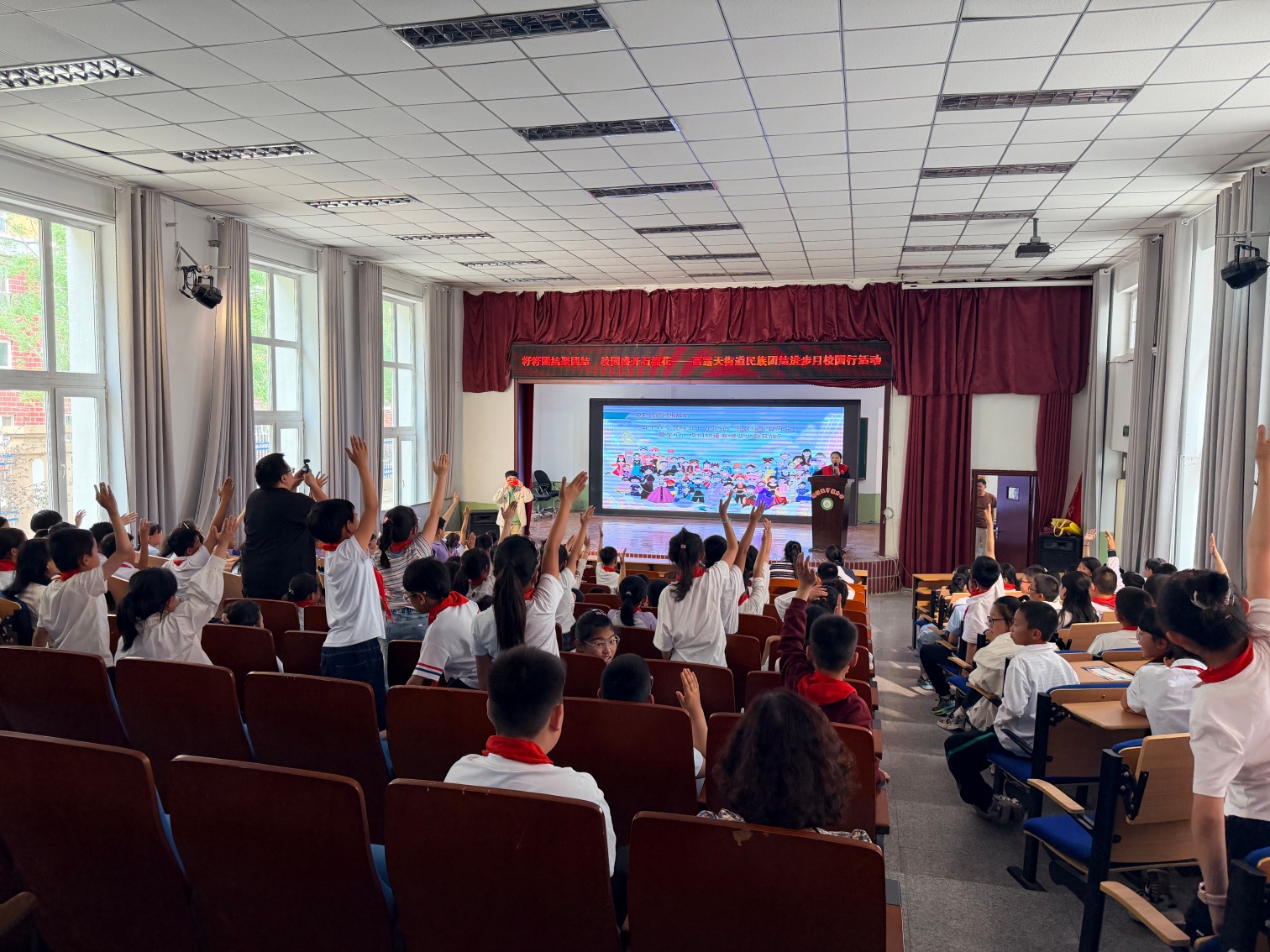 内蒙古自治区赤峰市元宝山区西露天街道关工委开展民族政策宣传进校园主题活动