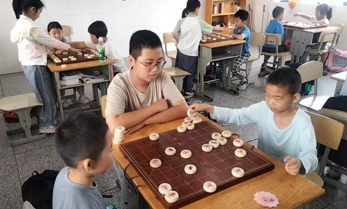棋乐无穷伴童夏 爱润心田共成长——江苏省南通市如东县曹埠镇开展暑期象棋培训活动