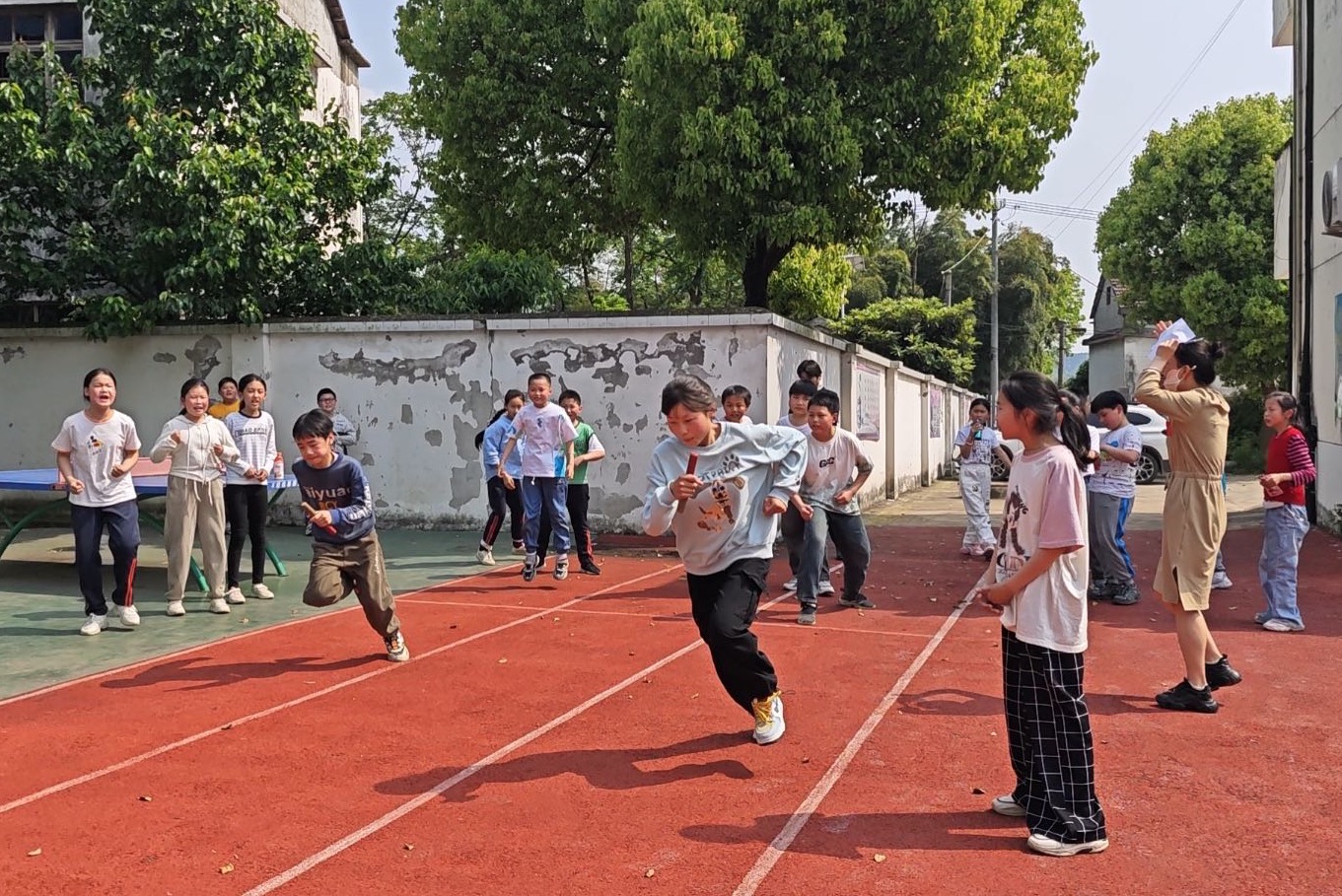 安徽省庐江县泥河镇中心学校关工委组织开展校园运动会