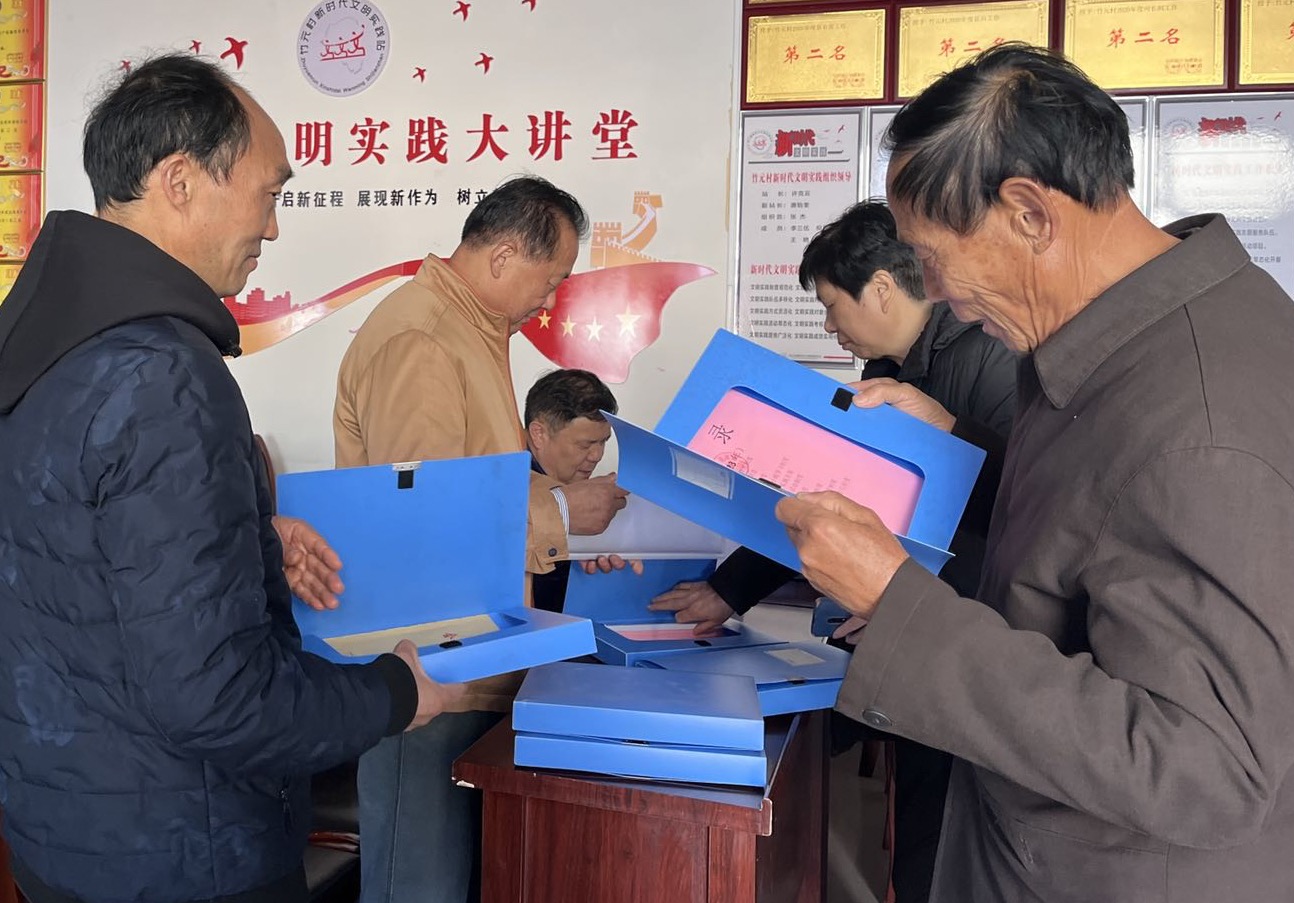 合肥市庐江县关工委组织“五老”人员赴先进单位交流学习