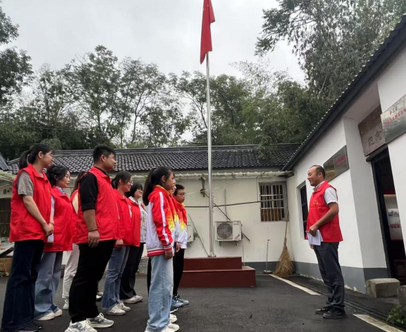 “宣讲+实践”迎国庆