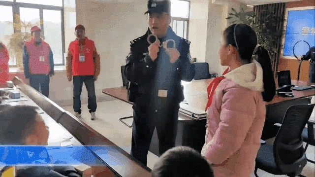 警营开放零距离 体验“警”彩话平安