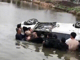 “五老”学雷锋 勇救落水者