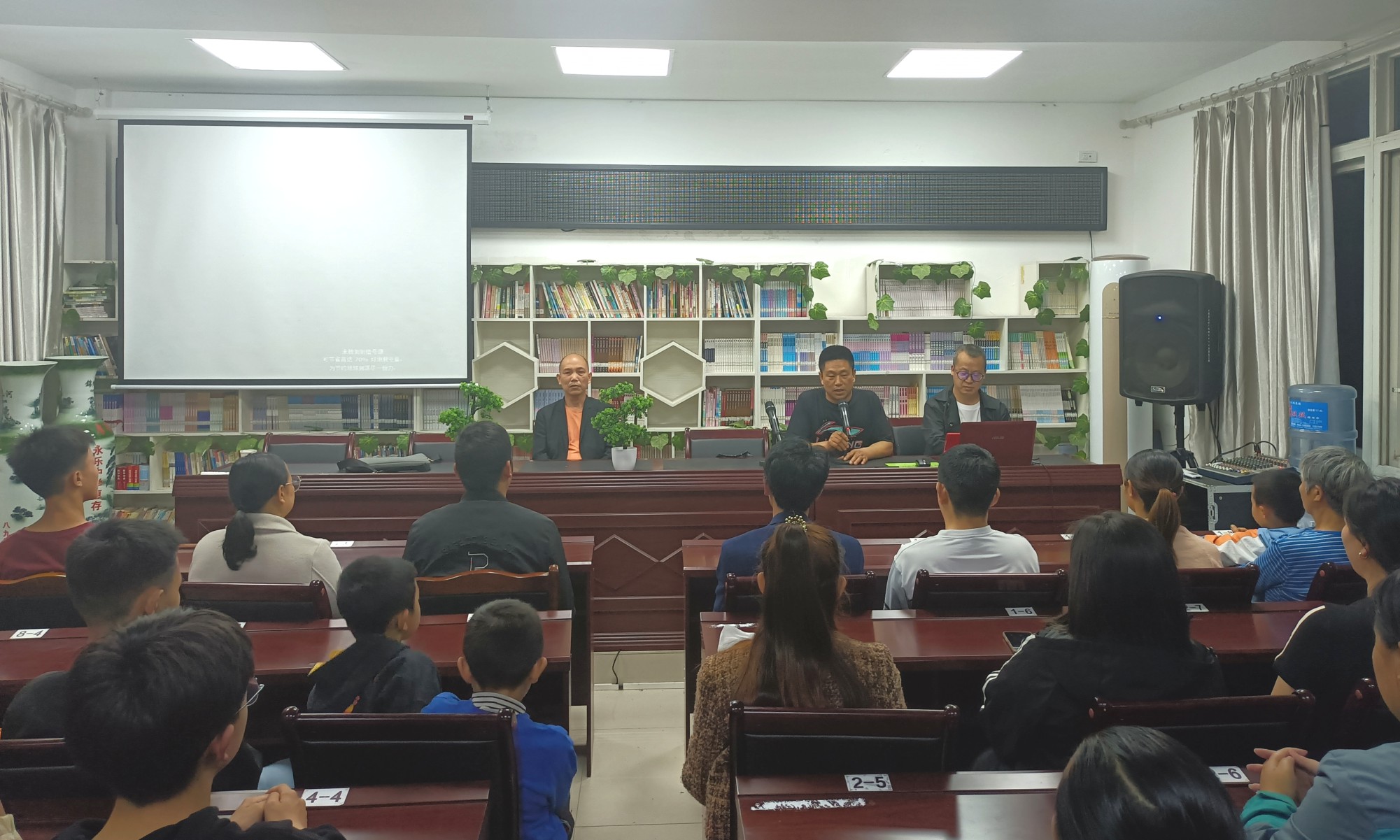 泸州市古蔺县关工委送法治课到家长夜校