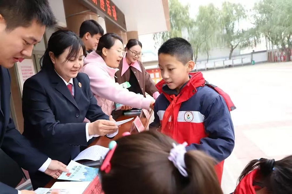 为青春筑牢“安全防线”——内蒙古自治区赤峰市翁牛特旗检校联合保驾护航