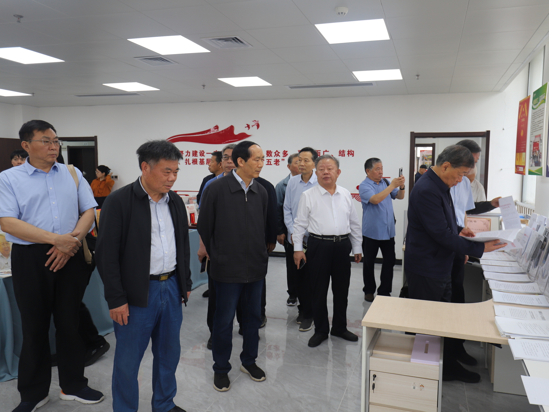 山东省聊城市关工委到武汉市东西湖区参观调研