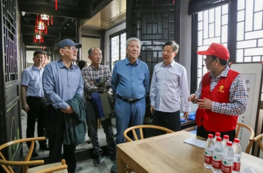 浙江省关工委副主任张绪培、韩兵一行赴嘉兴调研