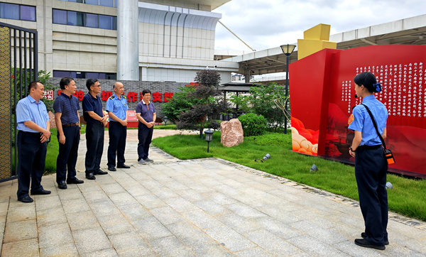 中国铁路南宁局集团公司关工委到梧州市关工委开展路地融合联建调研