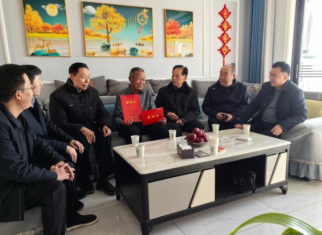 商丘市关工委开展走访慰问“五老”典型活动