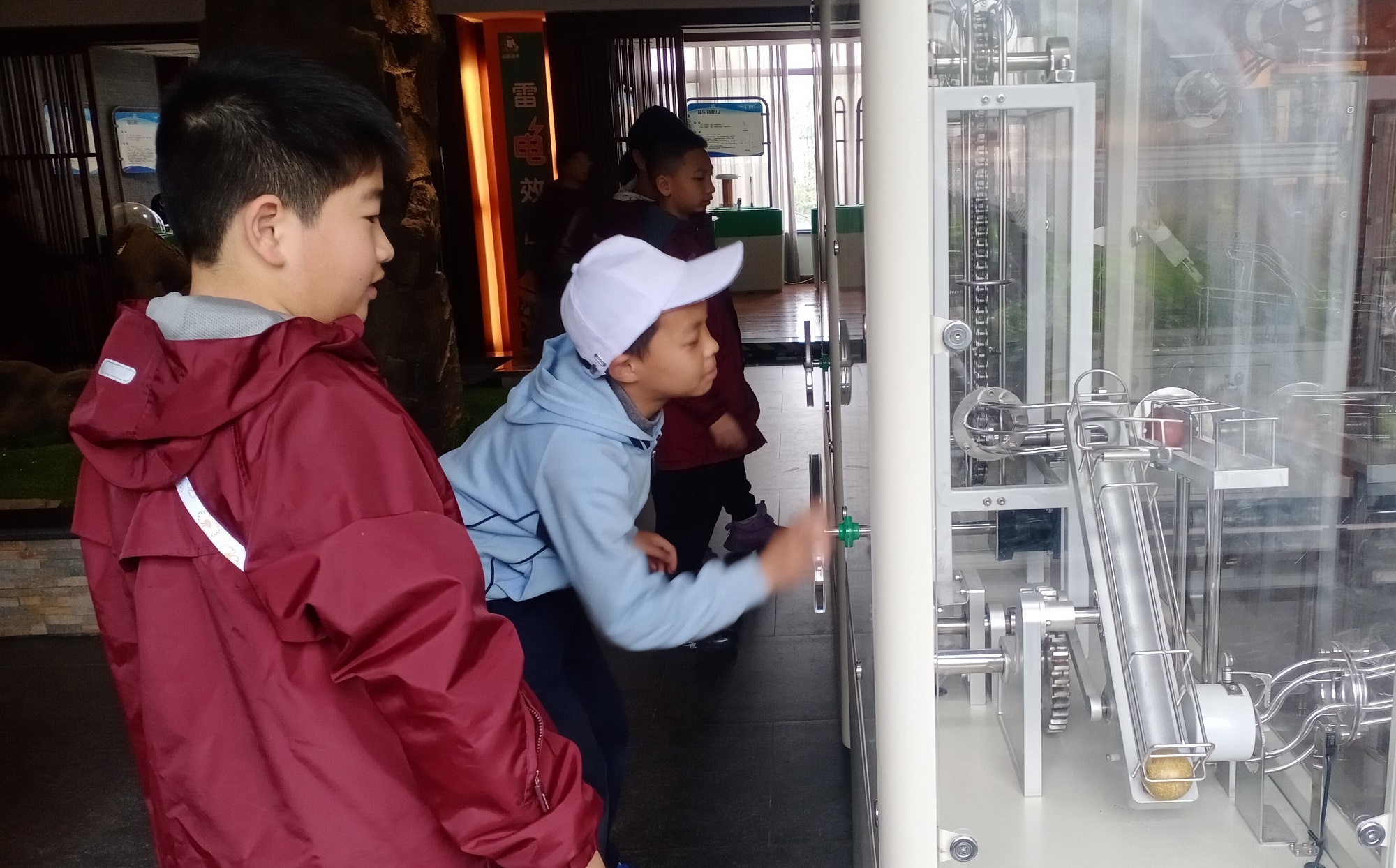 四川省关工委《关爱明天》杂志社调研乐山市峨眉山市关工委法治教育等工作