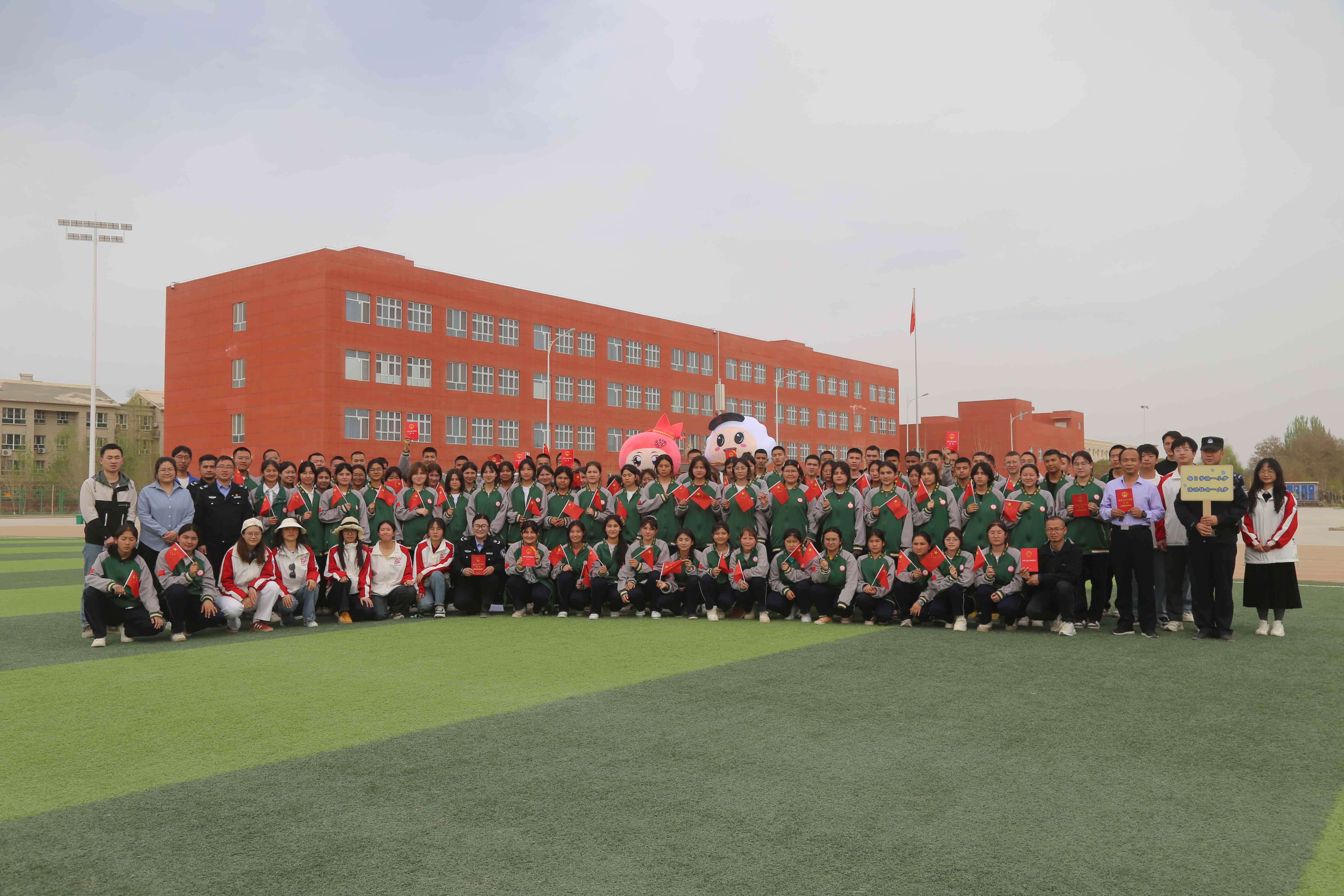 第三师图木舒克市关工委联合开展“关工委进校园，国安理念种心间”国家安全教育活动