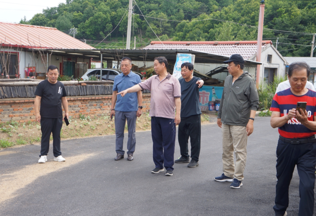 抚顺市关工委协调帮扶石门村油路修复及文化广场建设 助力乡村振兴