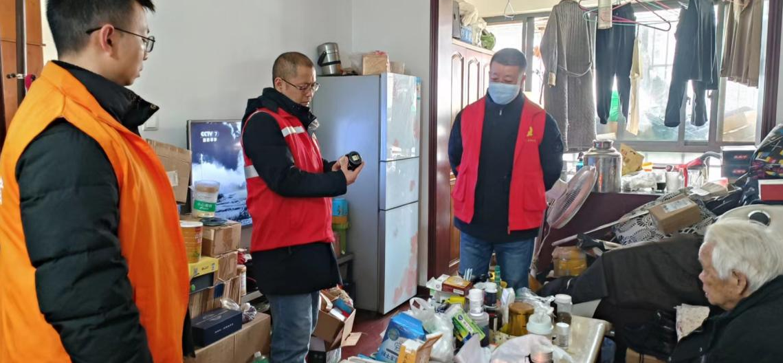 四川省成都市金牛区富家社区关工委开展“元旦喜团圆·到家送温暖”关心关爱活动