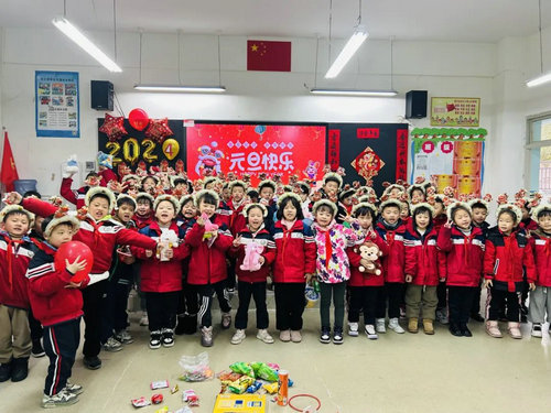 贵州省贵阳市乌当区乌当区实验小学关工委组织开展“庆元旦”主题活动